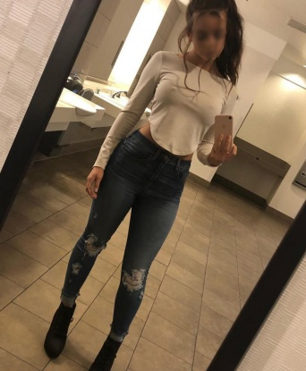 У меня есть все, чтобы сделать нашу встречу незабываемой. 💋Сладкие губы, горячее тело и безграничная страсть - все это со мной! ✨Я знаю, как дарить удовольствие и расслабление. Я могу стать твоей воплощенной мечтой. Обеспечу тебе эротический массаж, расслаблю тебя с помощью профессионального массажа. У меня прекрасные отзывы и множество фотографий, которые ты можешь посмотреть перед встречей. Сделаю все, чтобы ты остался доволен. Живу в Москве и с нетерпением жду нашей встречи.💫 Ирочка